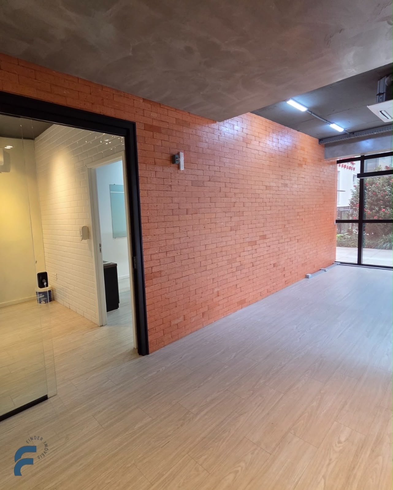 Sala comercial de 99 m² para aluguel | Centro Executivo Carl Hoepcke