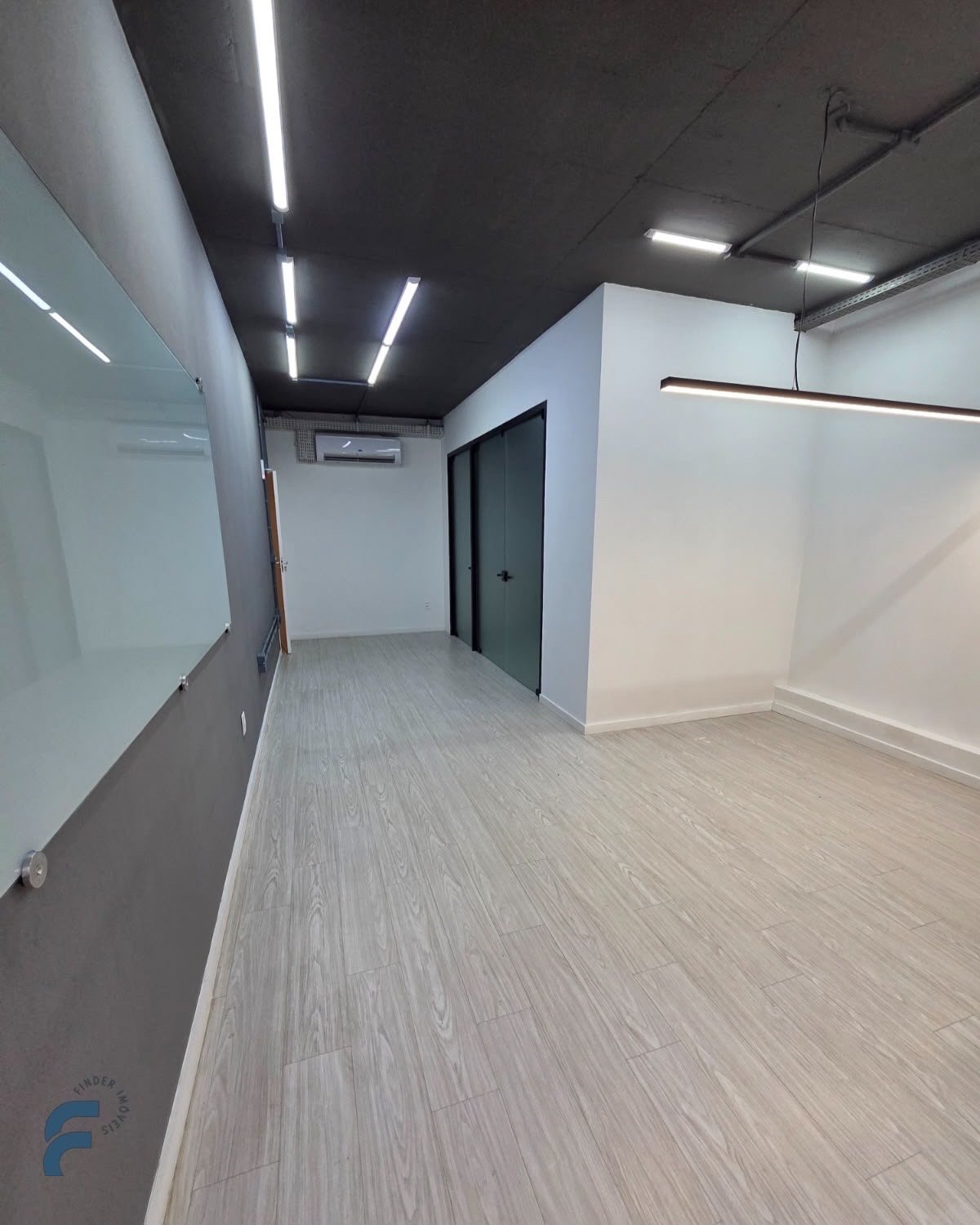Sala comercial de 99 m² para aluguel | Centro Executivo Carl Hoepcke