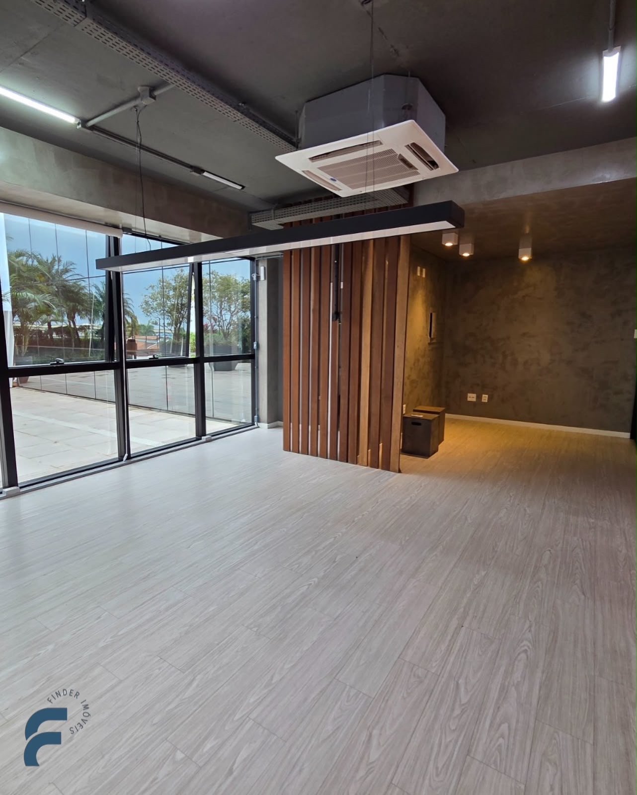 Sala comercial de 99 m² para aluguel | Centro Executivo Carl Hoepcke